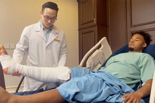 Người đàn ông trải qua 2 lần phẫu thuật cấp cứu vì sở thích kỳ quặc-2