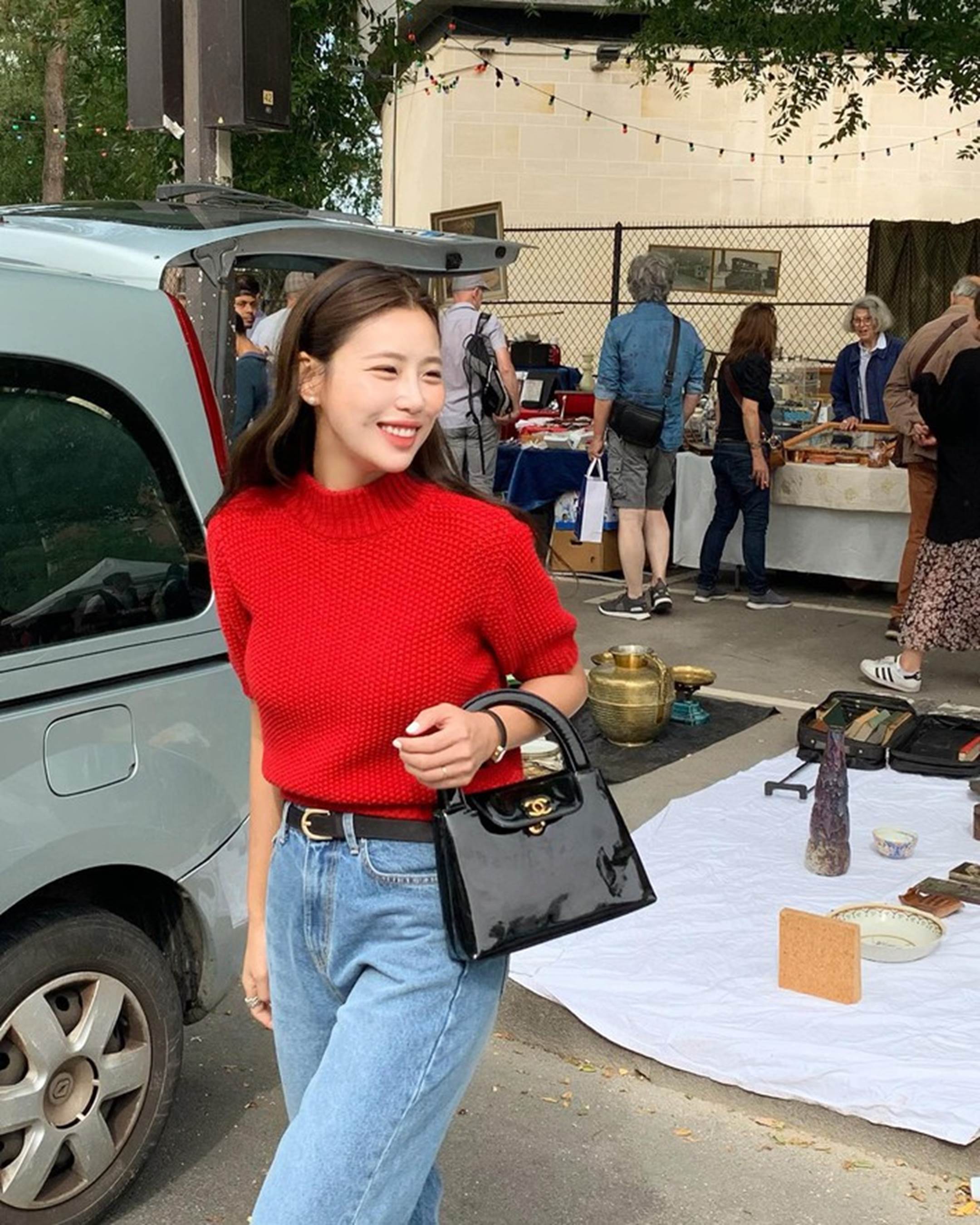 Chị em ghim ngay 10 cách mặc áo sáng màu tươi trẻ cho Tết-2