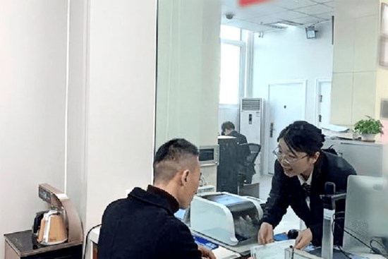 Doanh nhân chuyển tiền cho đối tác thì phát hiện tài khoản có 34 tỷ đồng bất ngờ bị khóa, ngân hàng thông báo: Số tiền này là của chúng tôi