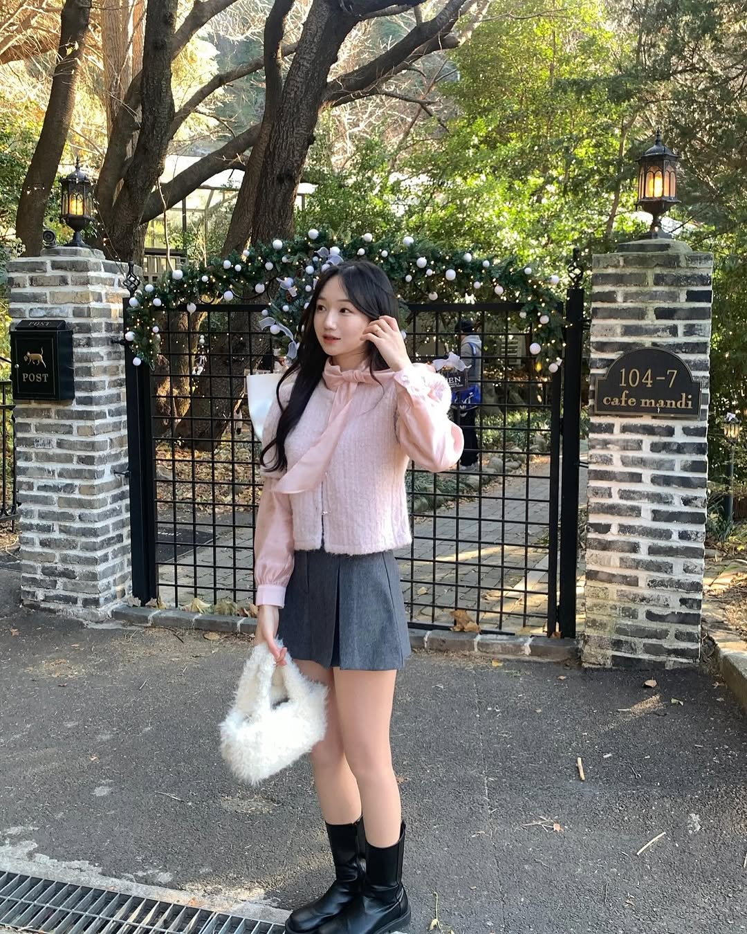 5 cách lên đồ ưng mắt chỉ với 1 chiếc sơ mi cổ nơ-9