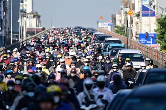 'Ngộp thở' với cảnh kẹt xe không lối thoát ở TPHCM sáng đầu tuần
