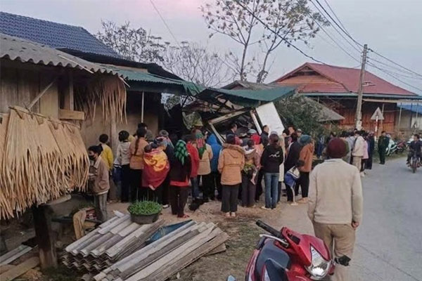 Ô tô va chạm xe máy, cặp vợ chồng chết thương tâm-2