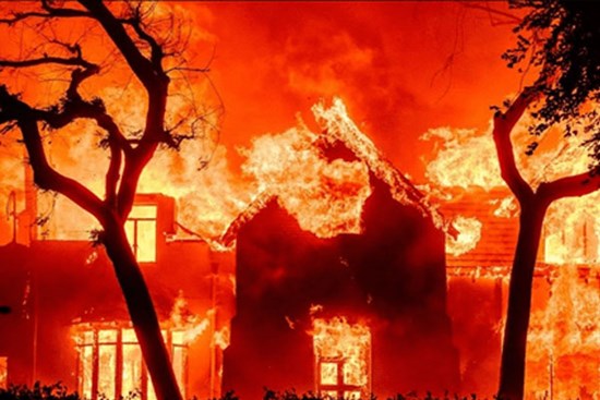 Giải mã “cơn gió quỷ” khiến thành phố của những thiên thần hóa thành địa ngục: 170 tỷ USD bị thiêu rụi ra tro tàn