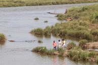 Cãi nhau với vợ, người đàn ông nhảy xuống kênh tự tử