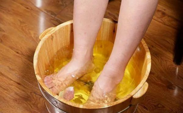 Ngâm chân bằng nước gừng ấm mỗi ngày có tác dụng gì?-1