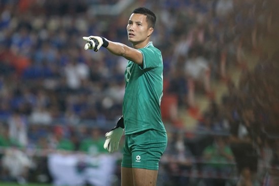 Thủ môn Đình Triệu phải vào viện kiểm tra sức khỏe sau ASEAN Cup