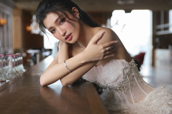 Á hậu Phương Nhi: Học vấn khủng, biết nhiều thứ tiếng, đỗ trường ĐH top đầu nhưng bảo lưu vì lý do này-1