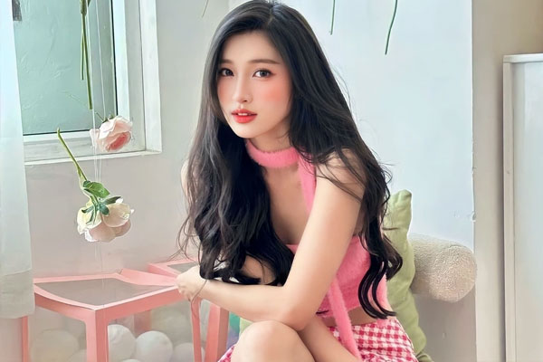 Ảnh chung siêu hiếm của Á hậu Phương Nhi và chồng thiếu gia-5