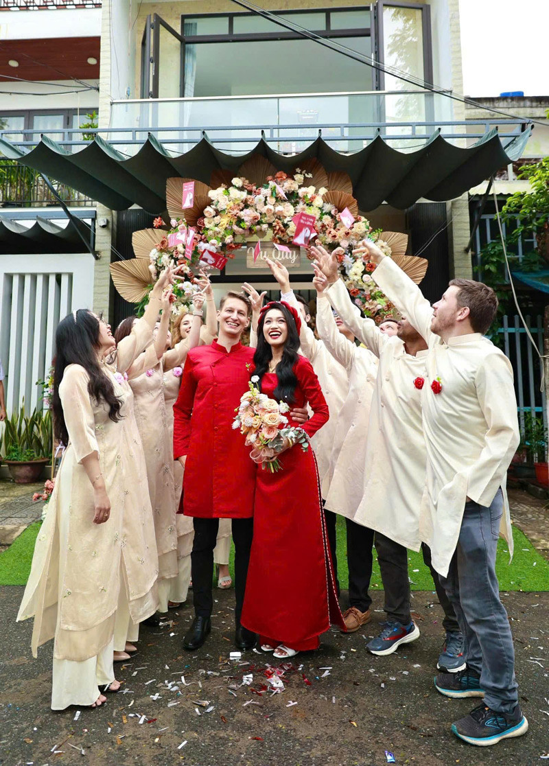 Chàng rể Đức cùng vợ Việt đi ăn giỗ, hạnh phúc khi thấy cảnh ở quê-3