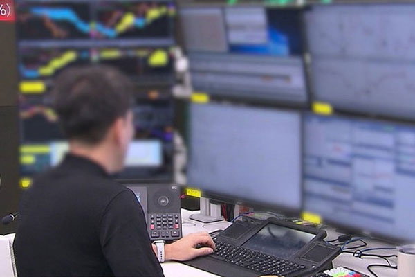 Tiền chảy ra nước ngoài, bán tháo cổ phiếu rầm rộ khi Tổng thống Hàn Quốc bị bắt-1