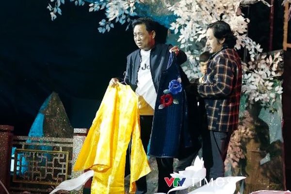 Táo quân ngày đầu ghi hình: Phe vé tranh giành khách, ế ẩm do hét giá cao-15