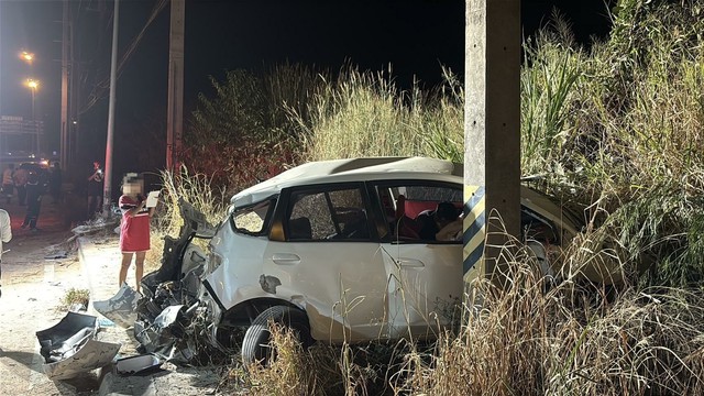 Phóng nhanh lúc nửa đêm, tài xế ô tô gặp tai nạn, bộ dạng của nạn nhân khiến nhiều người sửng sốt-2