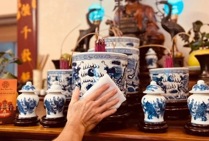 Cách rút tỉa chân hương và vệ sinh bàn thờ cuối năm-1