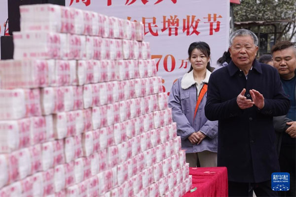 Nhà hàng lẩu kiếm được tiền tỷ trong dịp Tết, ông chủ quyết định tặng hết cho nhân viên-3