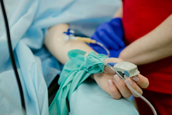 Bình ga phát nổ khi đang nấu ăn khiến người đàn ông bị thương nghiêm trọng-1