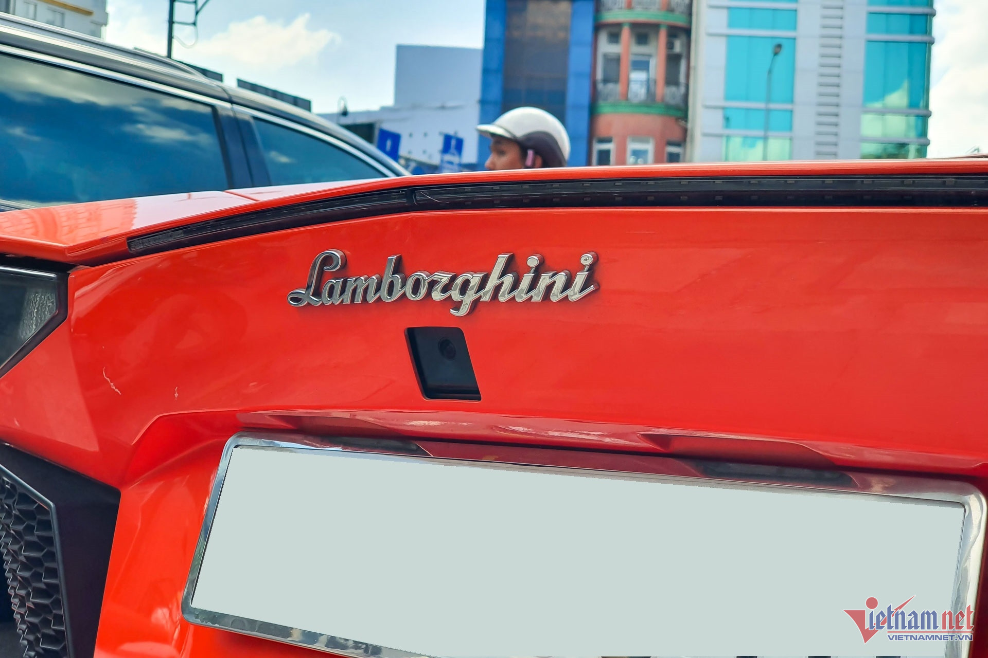 Cận cảnh siêu xe Lamborghini Aventador dừng giữa đường, tài xế nhập viện cấp cứu-8