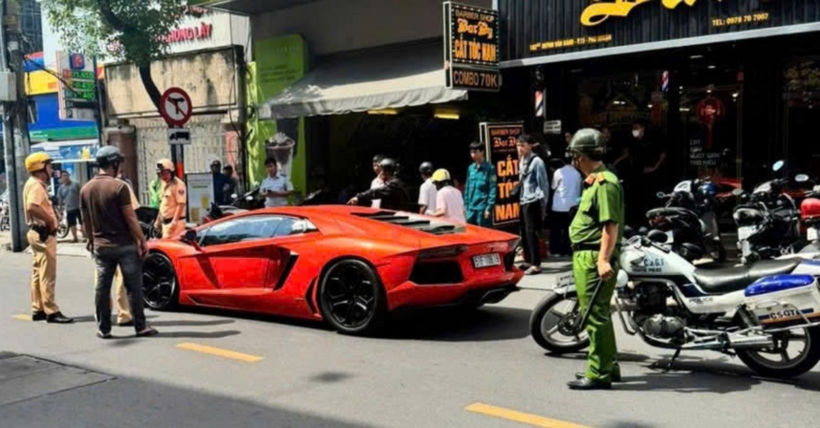 Xác định danh tính người đàn ông lái siêu xe Lamborghini bất ngờ bất tỉnh giữa phố-1