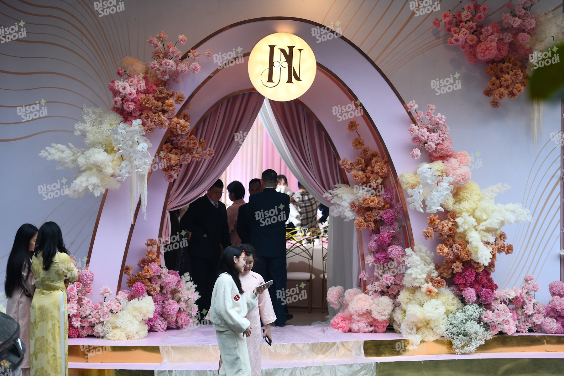 Cảnh tượng diễn ra sau đính hôn với con trai tỷ phú làm lộ rõ gia thế của Á hậu Phương Nhi-2