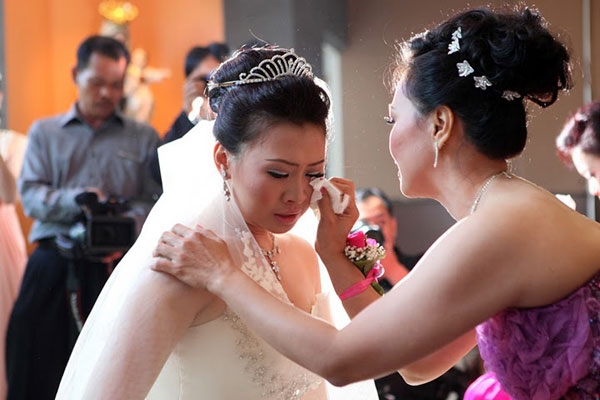 Lên cơn đau tim, chú rể qua đời ngay trong đám cưới-2