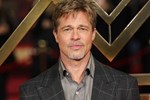 Brad Pitt vướng vào vụ lừa tình