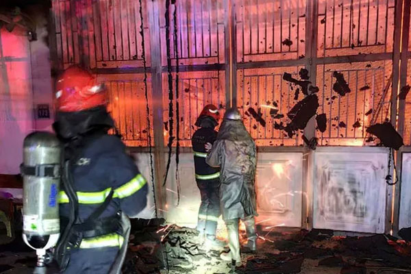 Cháy nhà 3 tầng ở Hà Nội, 1 người mắc kẹt-2