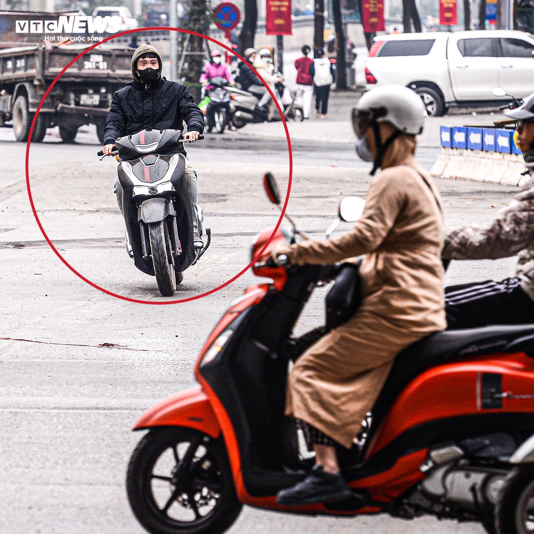 Lắp camera phạt nguội, tài xế che biển số phóng ngược chiều tại nút giao 4 tầng-8