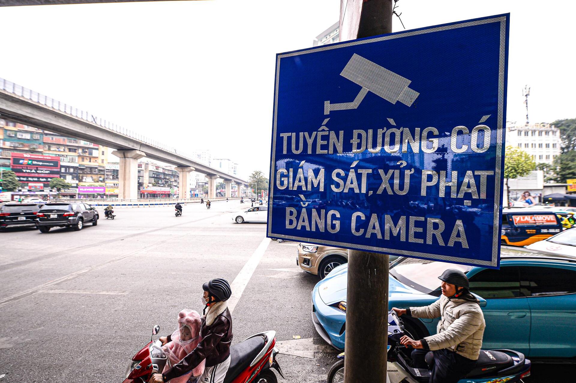 Lắp camera phạt nguội, tài xế che biển số phóng ngược chiều tại nút giao 4 tầng-6