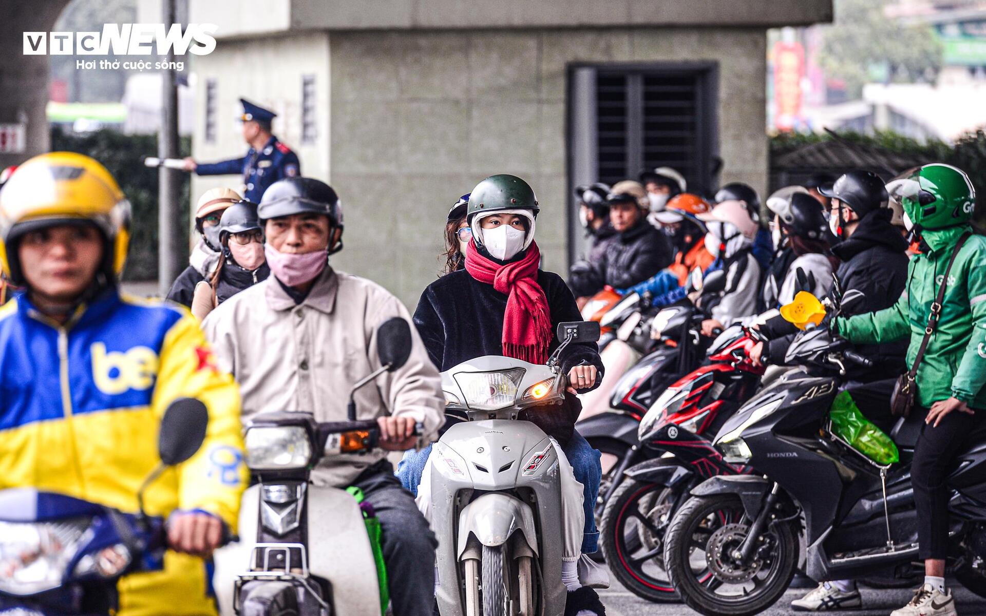 Lắp camera phạt nguội, tài xế che biển số phóng ngược chiều tại nút giao 4 tầng-17