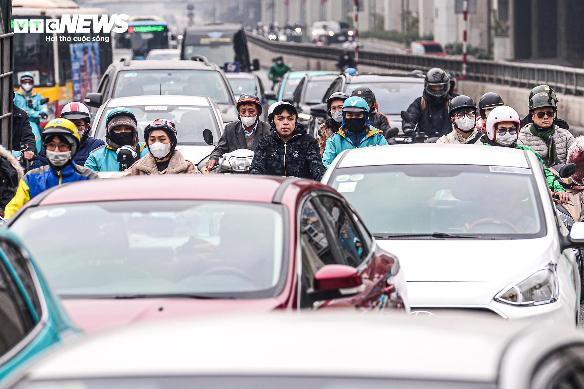 Lắp camera phạt nguội, tài xế che biển số phóng ngược chiều tại nút giao 4 tầng-3