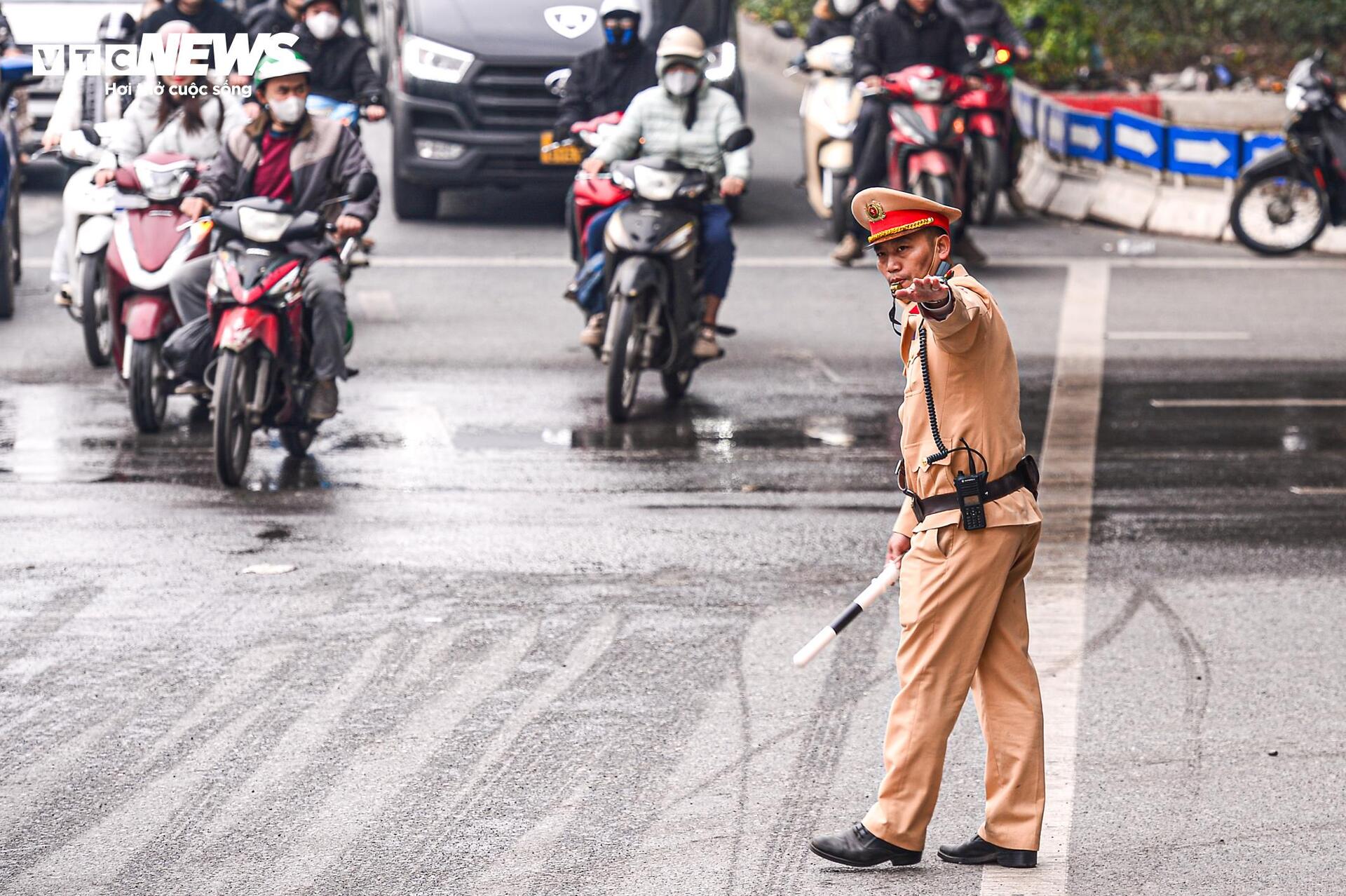 Lắp camera phạt nguội, tài xế che biển số phóng ngược chiều tại nút giao 4 tầng-20