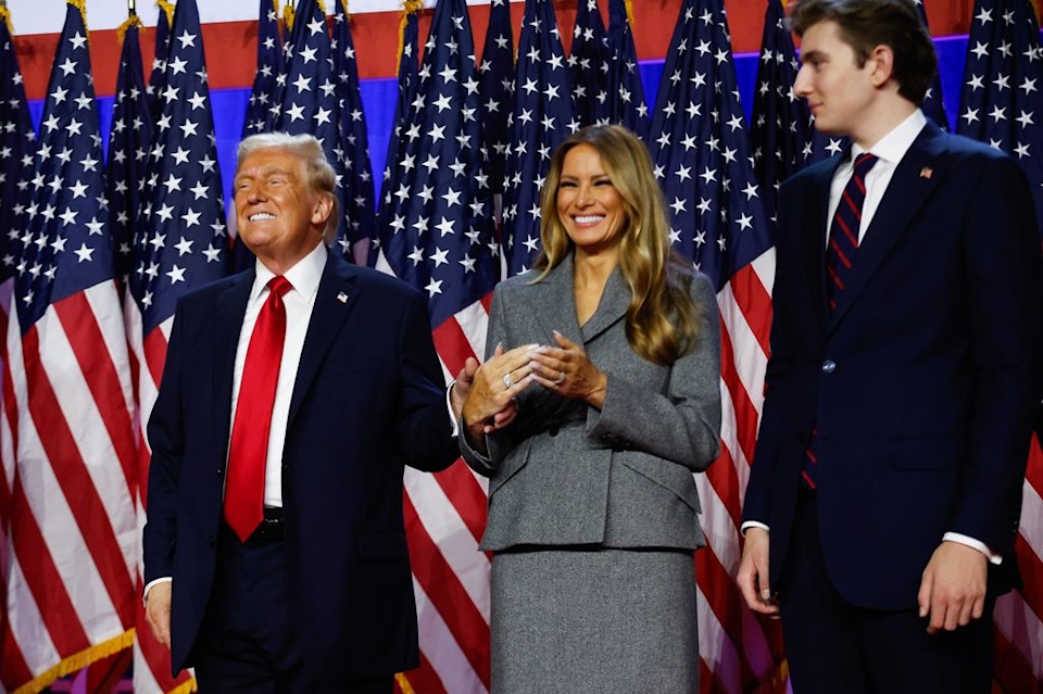 Hoàng tử Nhà Trắng Barron Trump bất ngờ gây sốt với ngoại hình cực kỳ khác lạ trong ngày cha nhậm chức-5