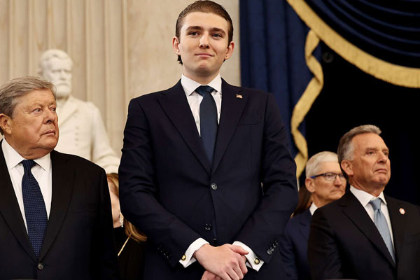 Khoảnh khắc gây bão của Elon Musk và Barron Trump-2