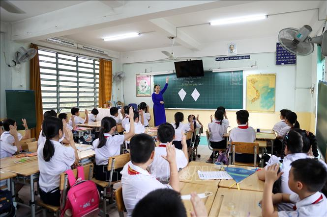 Giáo viên dạy thêm miễn phí học sinh tiểu học có bị cấm?-1