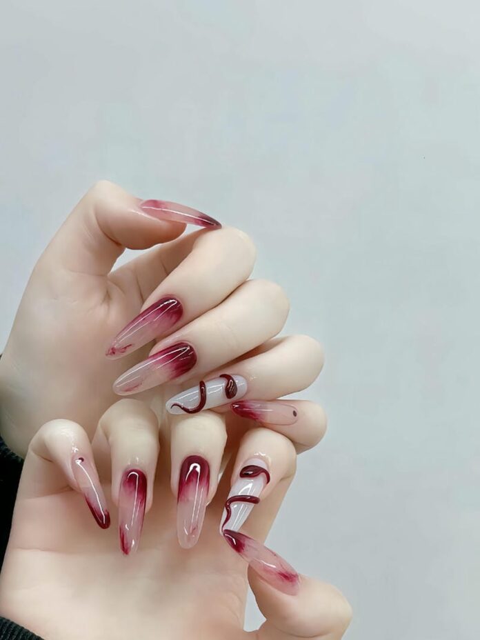 Độc đáo những mẫu nail lấy cảm hứng từ con rắn cực hot dành cho chị em chơi Tết Ất Tỵ-3