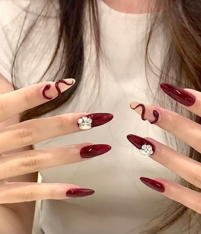 Độc đáo những mẫu nail lấy cảm hứng từ con rắn cực hot dành cho chị em chơi Tết Ất Tỵ-4