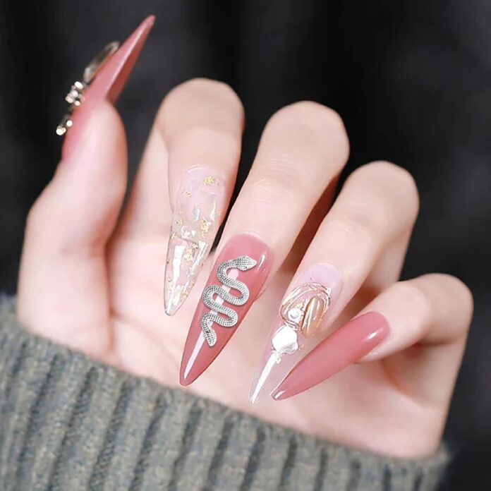 Độc đáo những mẫu nail lấy cảm hứng từ con rắn cực hot dành cho chị em chơi Tết Ất Tỵ-6