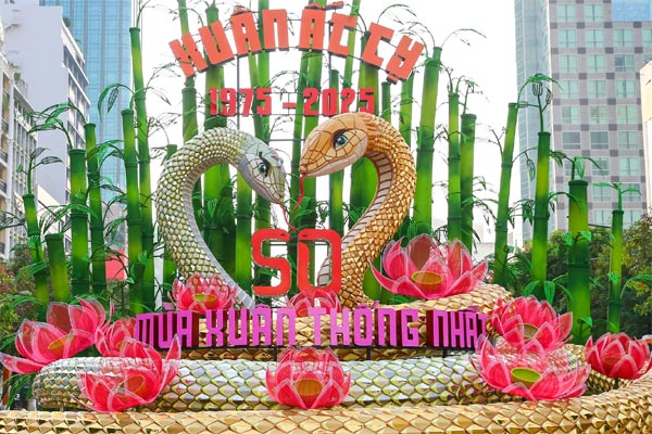 Cận cảnh linh vật rắn thần 5 đầu tại Bình Định-12