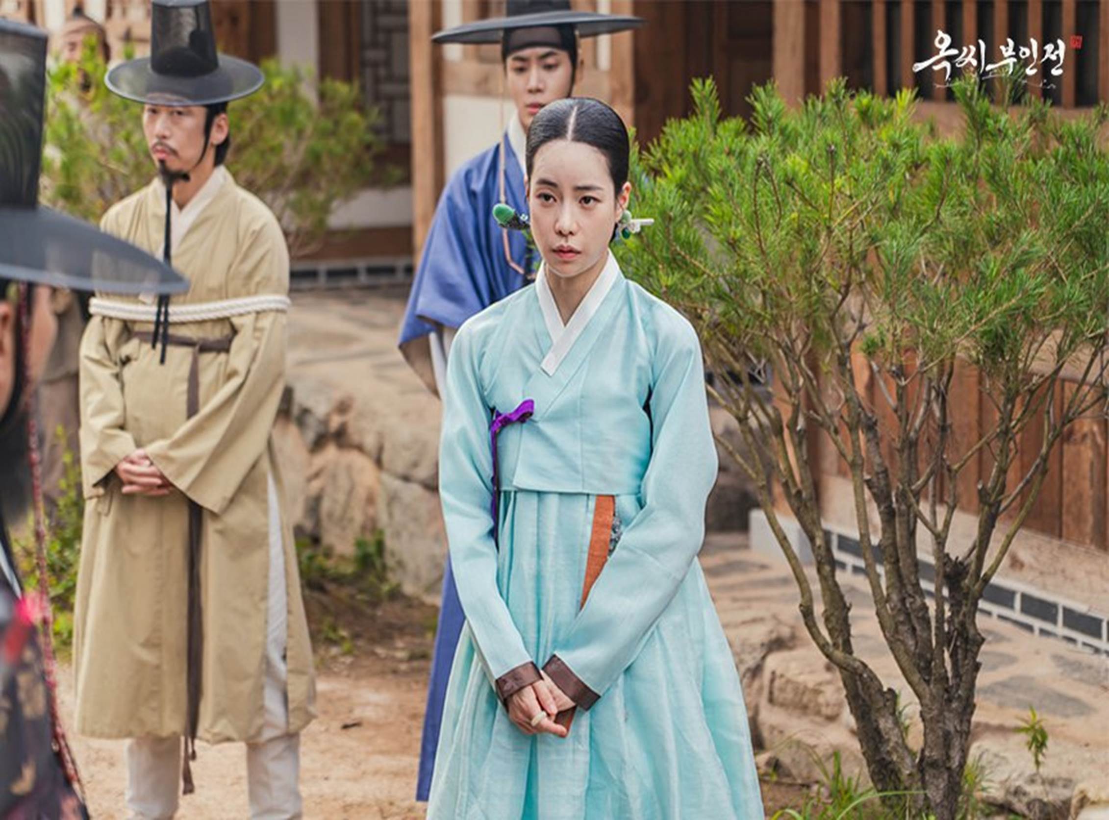 Thêm 1 cảnh nóng phim cổ trang Hàn khiến khán giả phát sốt, bóng lưng nữ chính quyến rũ tới mê hồn-1