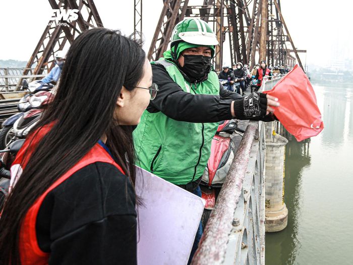 Cá chép đu dây xuống sông Hồng tiễn ông Công ông Táo về trời-9