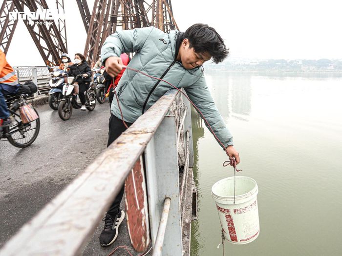 Cá chép đu dây xuống sông Hồng tiễn ông Công ông Táo về trời-6