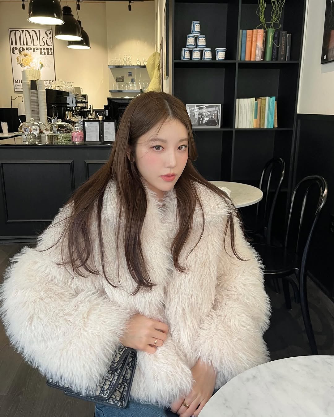 4 mẫu áo khoác mặc lên là trông sang chảnh-4