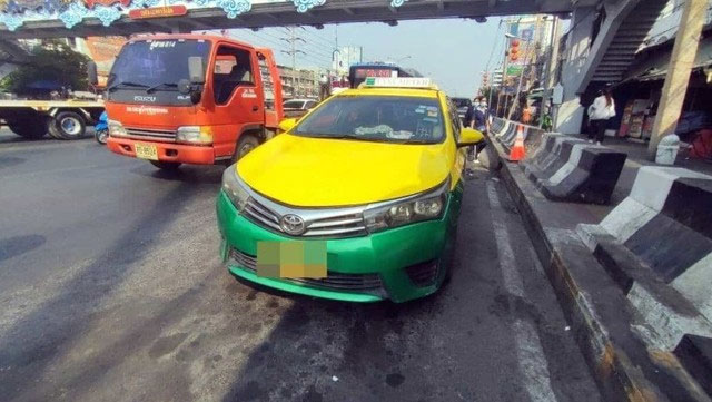 Bí mật đau lòng bên trong chiếc taxi đỗ ven đường-2