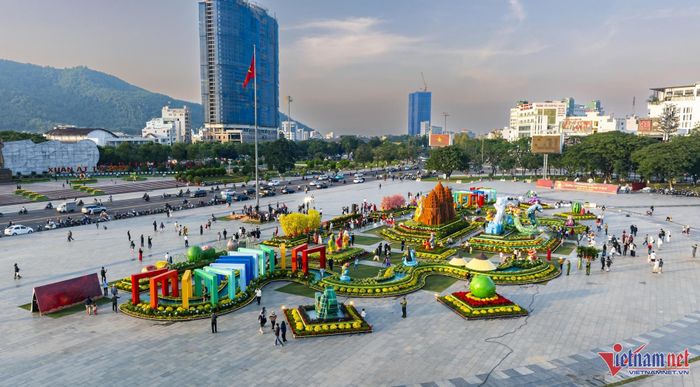 Cận cảnh linh vật rắn thần 5 đầu tại Bình Định-1