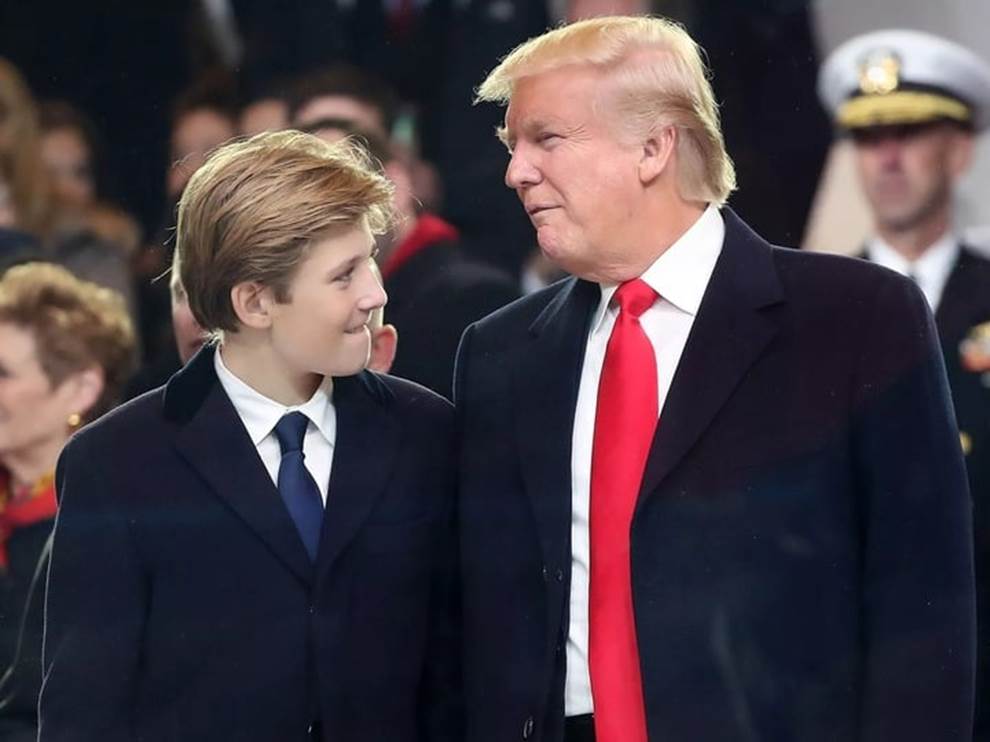 Hoàng tử Barron Trump gây sốt trong lễ nhậm chức của cha-4