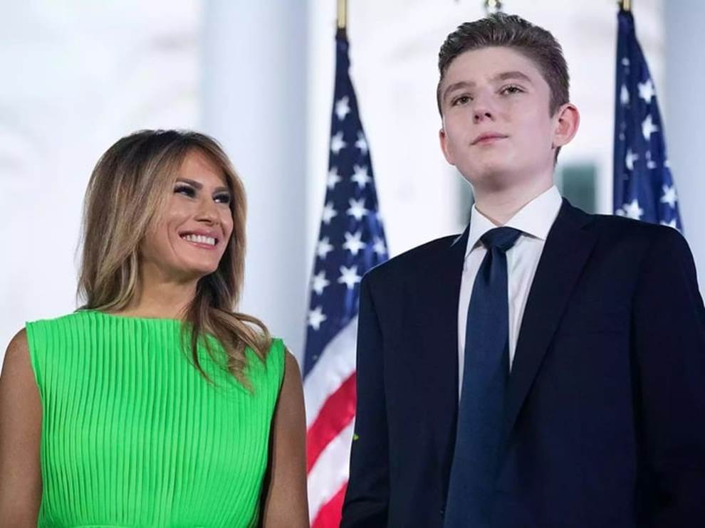 Hoàng tử Barron Trump gây sốt trong lễ nhậm chức của cha-5