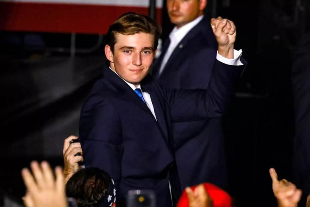 Hoàng tử Barron Trump gây sốt trong lễ nhậm chức của cha-6