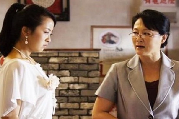 Gửi hết tiền thưởng Tết cho vợ, chồng chết lặng ngày về-2