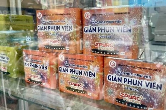 Giáp Tết Ất Tỵ, pháo hoa Z121 cháy hàng, loạn giá