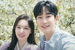 Kim Soo Hyun nói rõ việc phim giả tình thật với Kim Ji Won