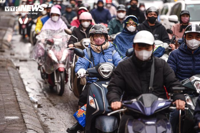 Tuyến đường huyết mạch Hà Nội tắc dài 3km trong ngày làm việc cuối cùng của năm-16